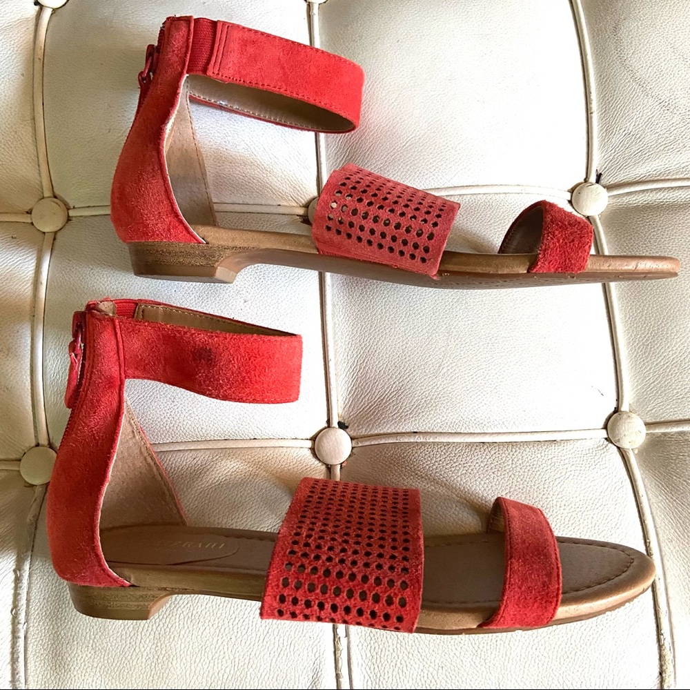 Isaac mizrahi sandals suede leather sz 8.5 good condition